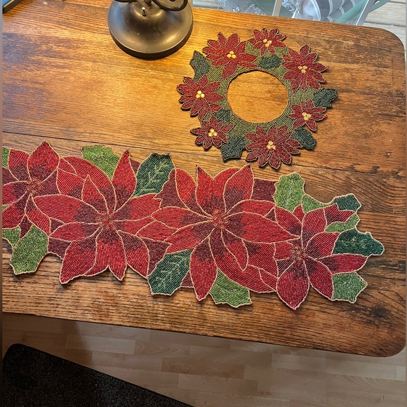 Christmas beaded Table runner and charger. - Picture 2 of 15